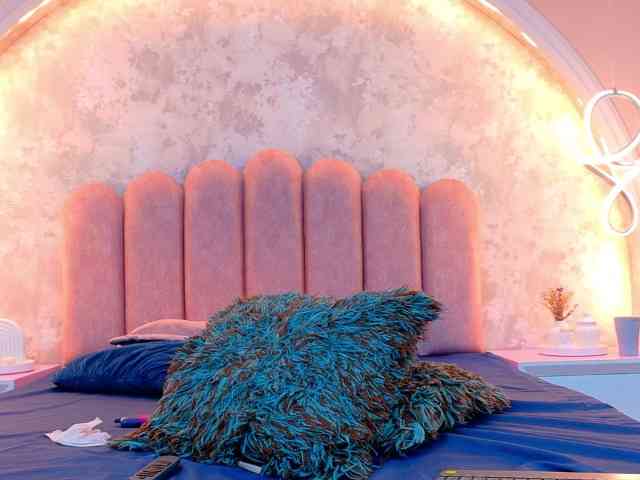 CamileJohnston webcam