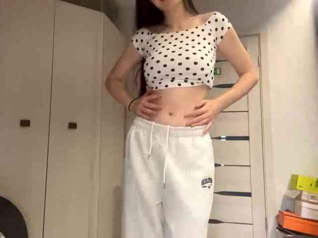 ElinOroz webcam