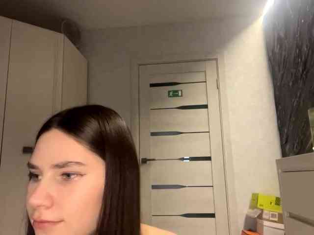 ElinOroz webcam