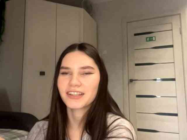 ElinOroz webcam