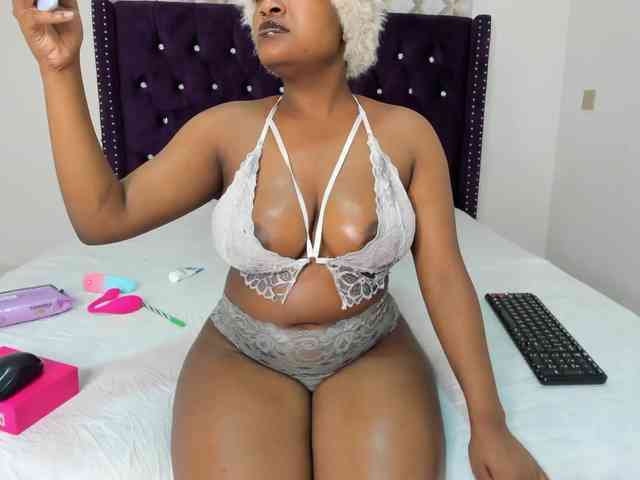 Busty-Bree webcam
