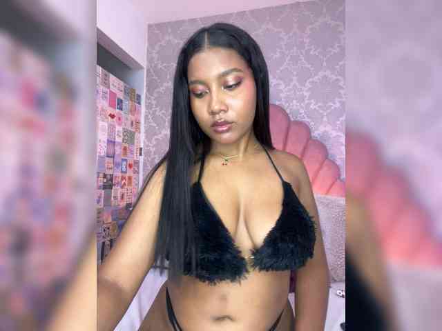 AdaraMills webcam