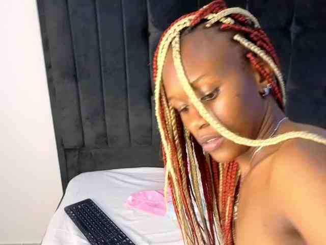 Ebony-Doll webcam