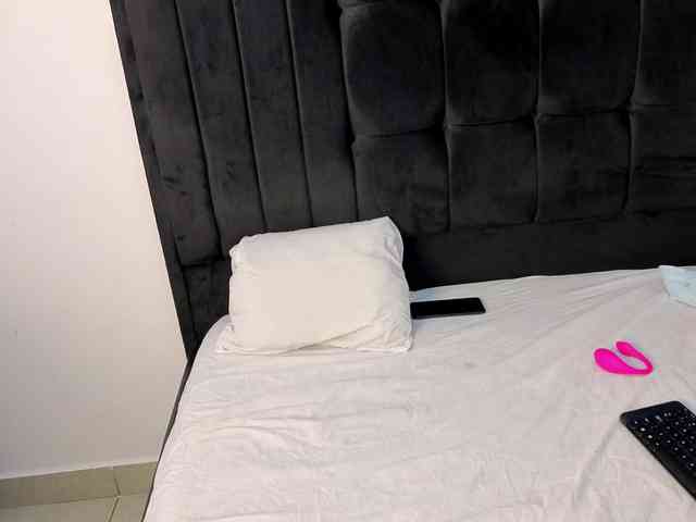 Ebony-Doll webcam