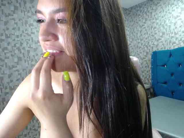 CrisstalPink webcam