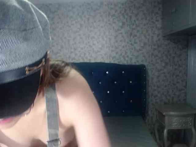 CrisstalPink webcam