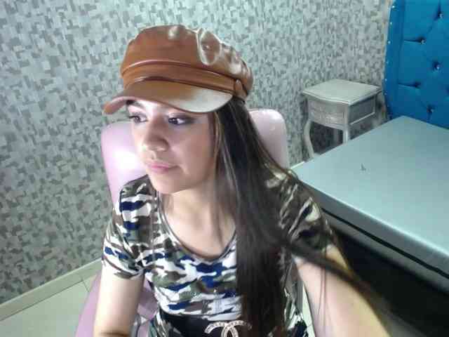 CrisstalPink webcam