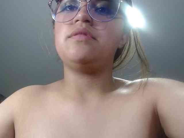 CrisstalPink webcam