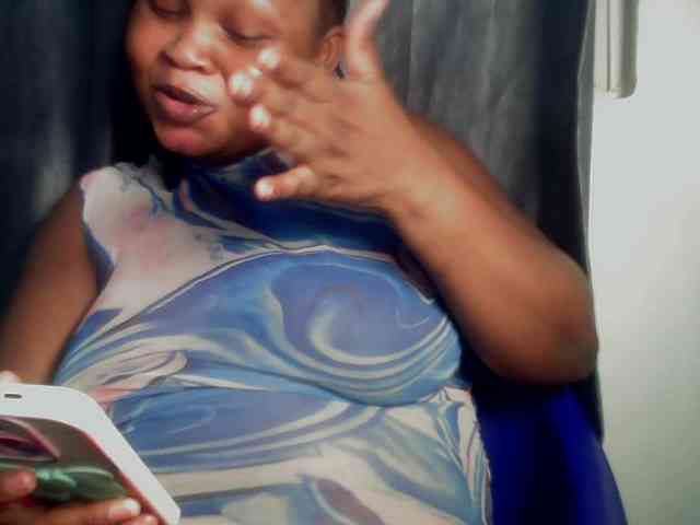 Creamyposh webcam