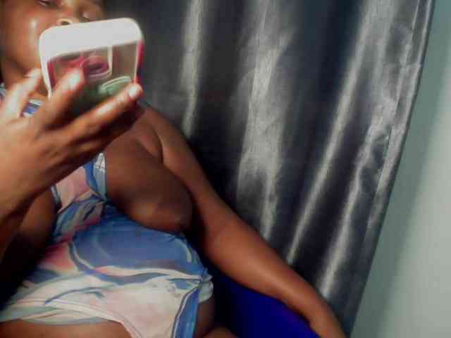 Creamyposh webcam