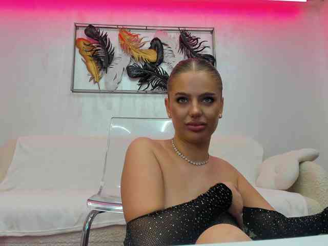 VikaFever webcam