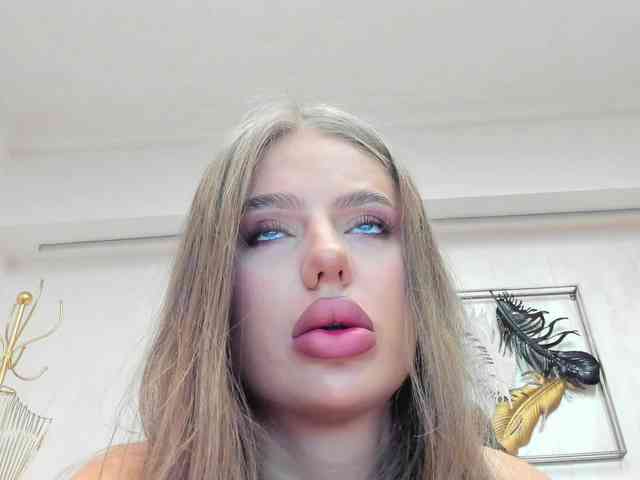 VikaFever webcam