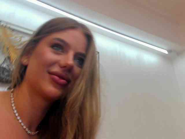 VikaFever webcam
