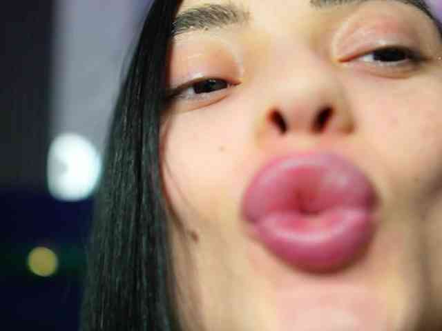RachelRavee webcam
