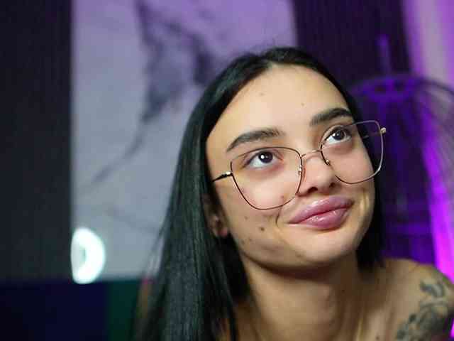 RachelRavee webcam