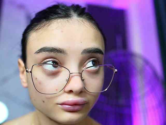RachelRavee webcam