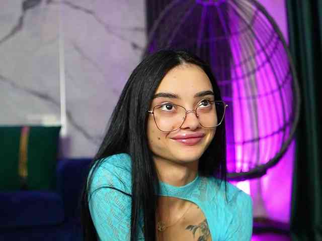 RachelRavee webcam