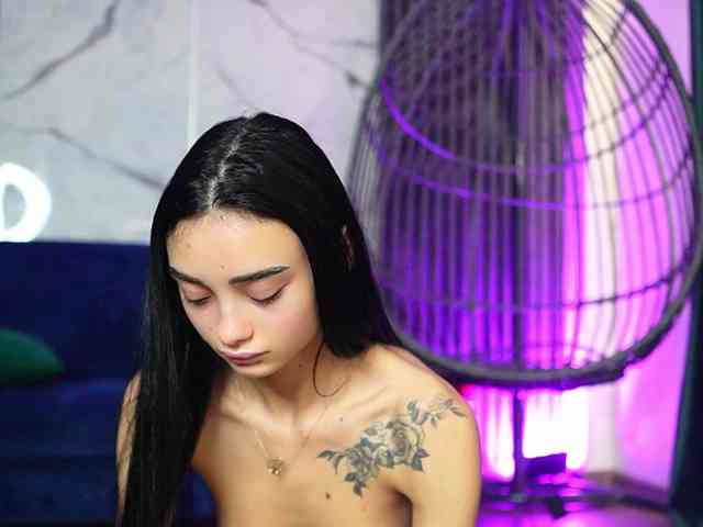 RachelRavee webcam