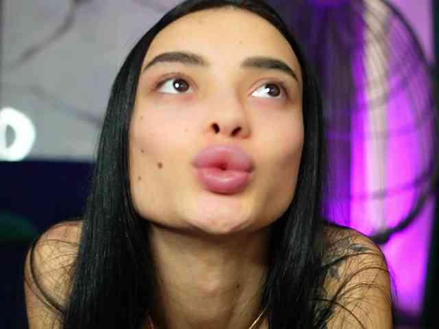 RachelRavee webcam