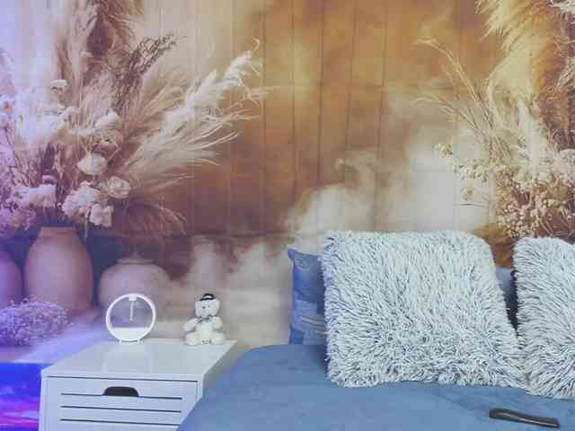 EmaMiller webcam