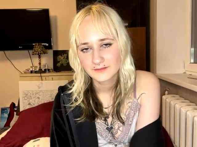 MaryjaneMacdougal webcam