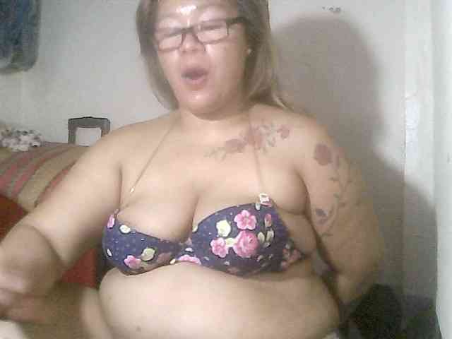redlips-45 webcam