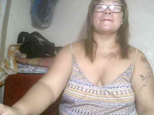 redlips-45 webcam