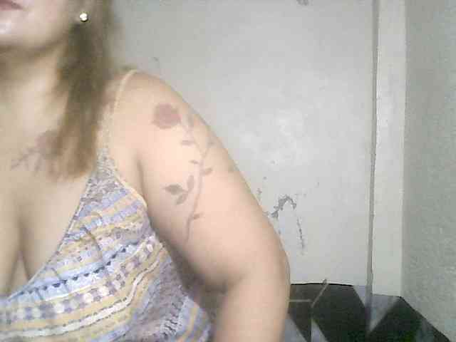 redlips-45 webcam