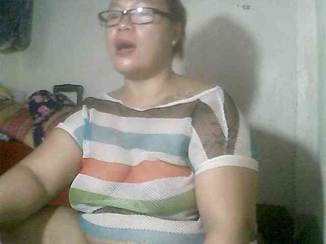 redlips-45 webcam