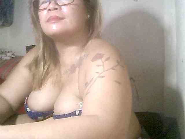 redlips-45 webcam
