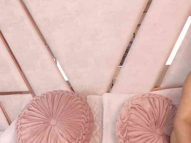 SarahPrescott webcam