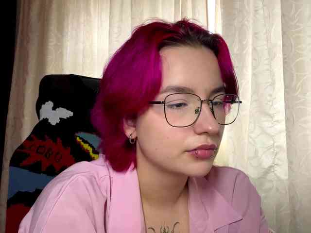 YoungAvenoso webcam