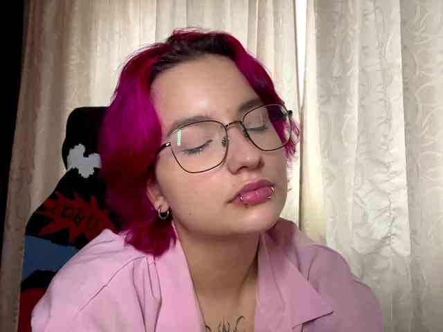 YoungAvenoso webcam