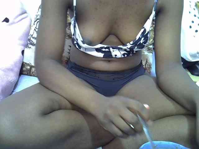 Sexyshaz webcam