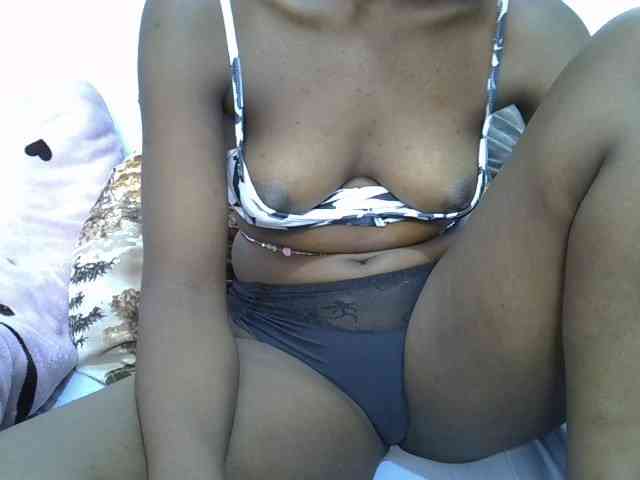 Sexyshaz webcam