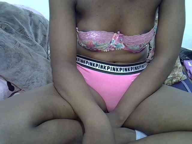 Sexyshaz webcam