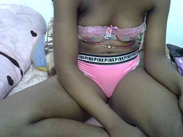 Sexyshaz webcam