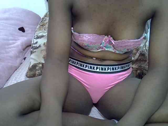 Sexyshaz webcam