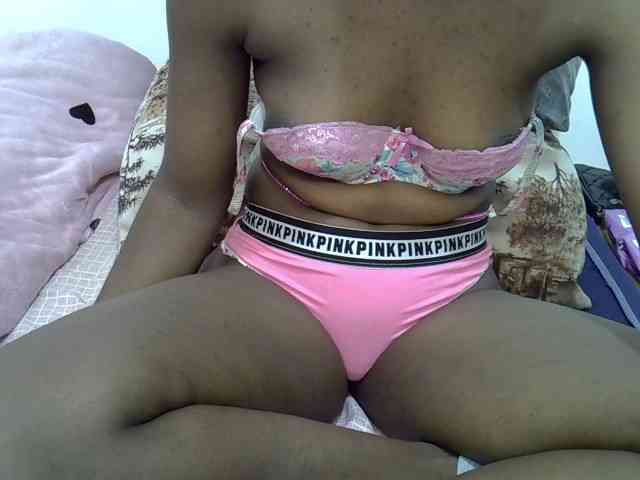 Sexyshaz webcam