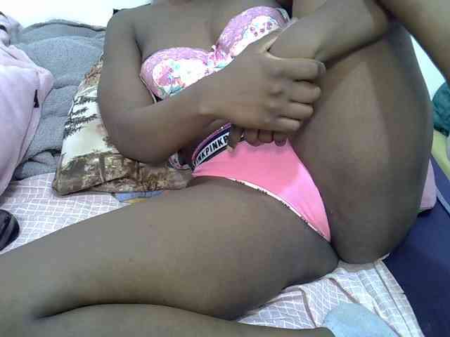 Sexyshaz webcam