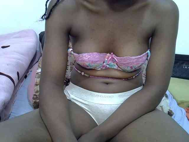 Sexyshaz webcam