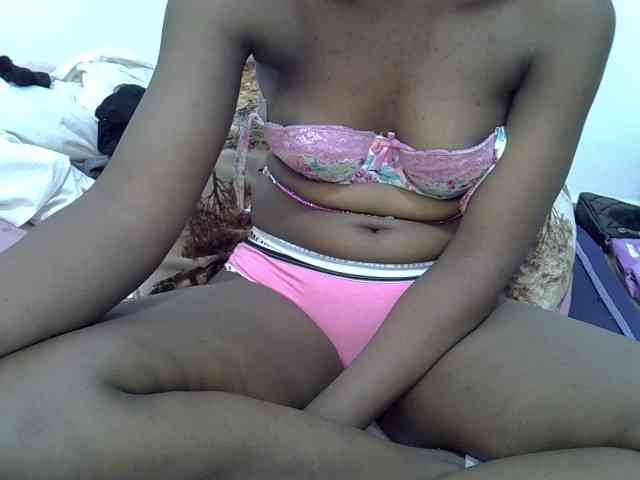 Sexyshaz webcam
