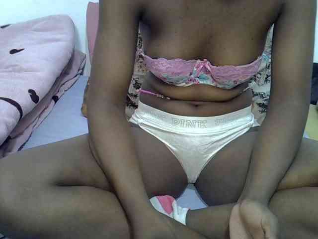 Sexyshaz webcam