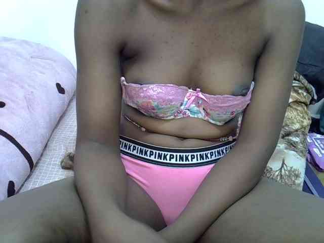 Sexyshaz webcam