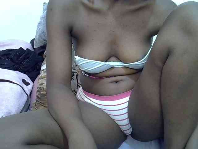 Sexyshaz webcam