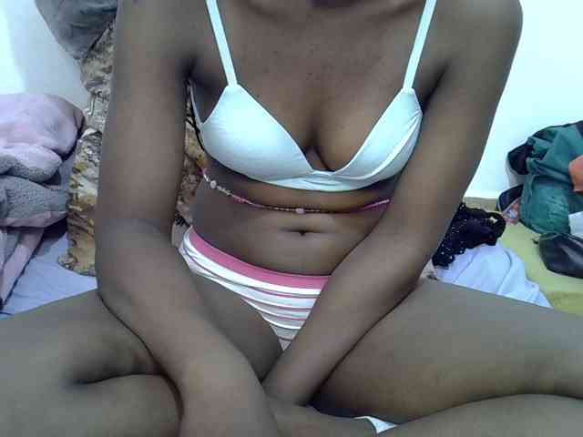 Sexyshaz webcam