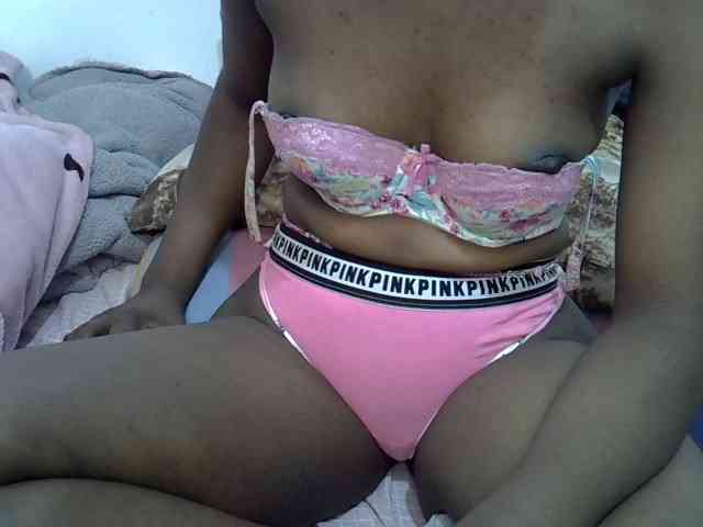 Sexyshaz webcam