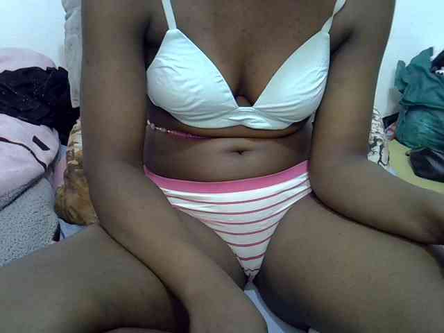 Sexyshaz webcam