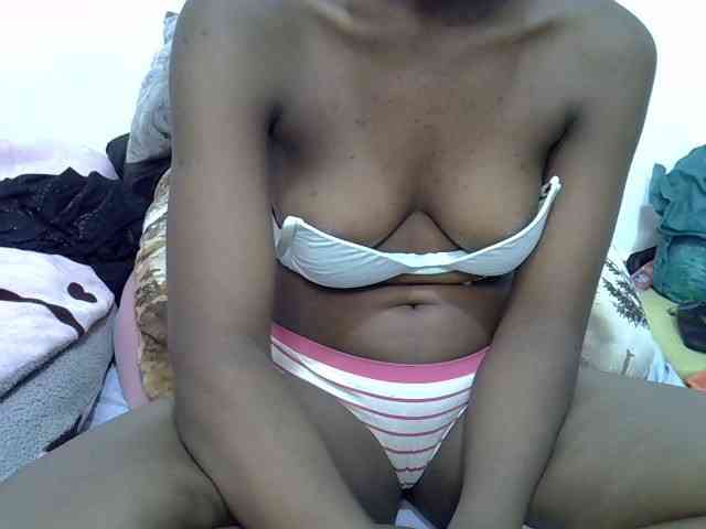 Sexyshaz webcam