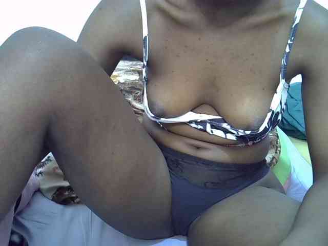 Sexyshaz webcam